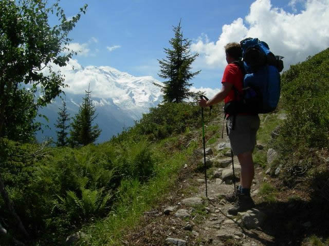 vista della vetta del Monte Bianco dalla valle di Chamonix